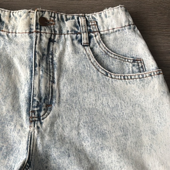 Vintage 1990’s mom high rise shorts with floral patchwork - Picture 3 of 9